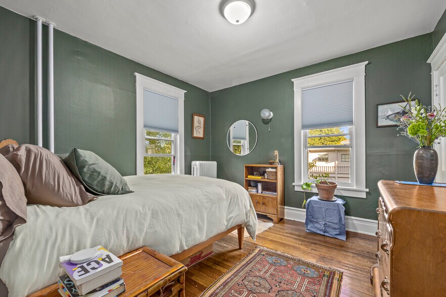 More Photos Of 128 Green St, Hudson Storefront Retail Residential For Sale