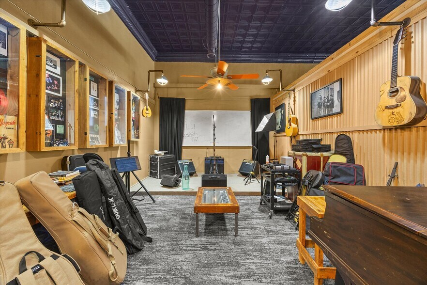 More Photos Of 1132 Main St, Commerce Flex For Sale