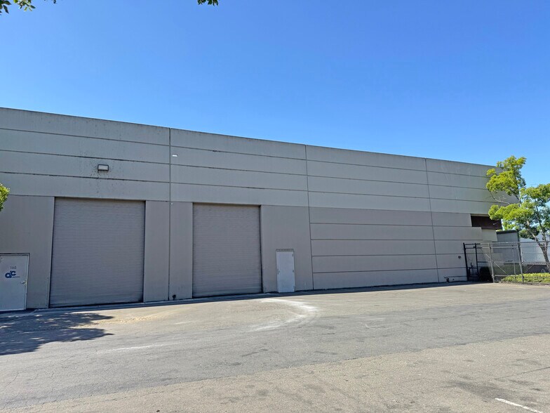 More Photos Of 975 Corporate Center Pky, Santa Rosa Warehouse For Lease
