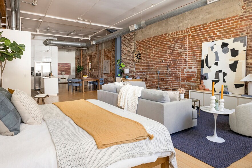 More Photos Of 500-530 Molino St, Los Angeles Office For Sale