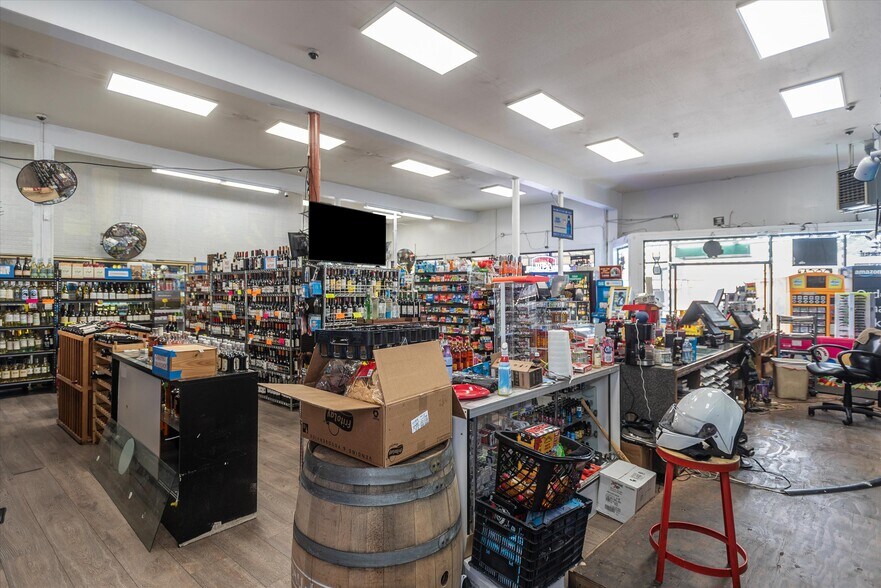 More Photos Of 16 W 25th Ave, San Mateo Convenience Store For Sale