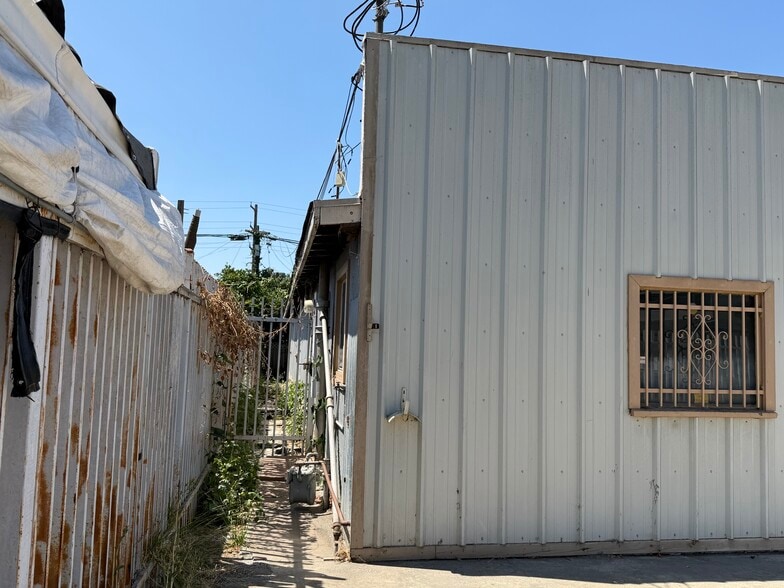 More Photos Of 1724 W 2nd St, Santa Ana Warehouse For Sale