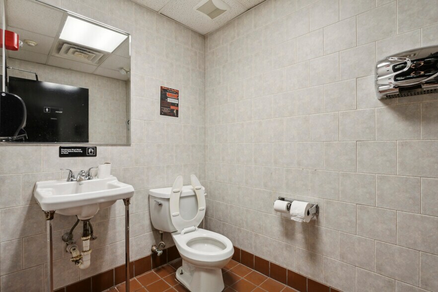 More Photos Of 1900 S Christopher Columbus Blvd, Philadelphia Freestanding For Sale