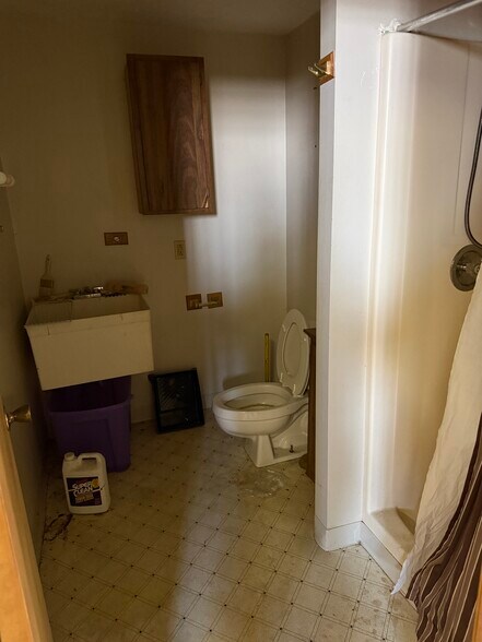 More Photos Of 108 Ball St, East Syracuse Flex For Lease