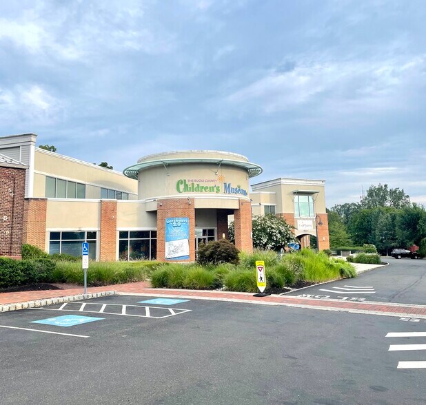 More Photos Of 500-580 Union Square Dr, New Hope Office For Lease