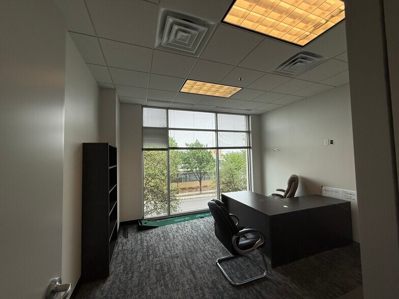 More Photos Of 2821 W 7th St, Fort Worth Office For Lease