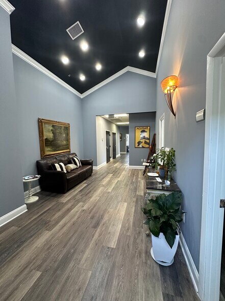 More Photos Of 21165 Whitfield Pl, Sterling Medical For Lease