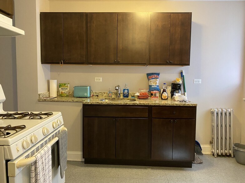 More Photos Of 7600 S Phillips Ave, Chicago Apartments For Sale