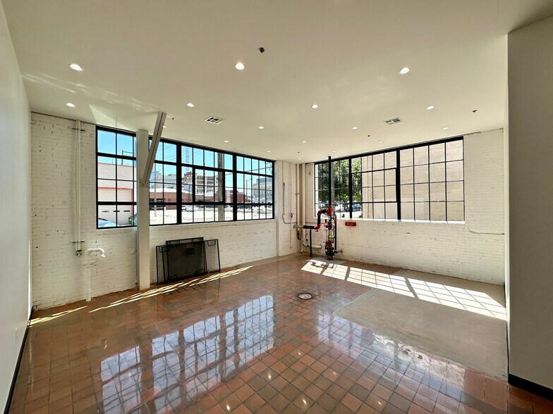 More Photos Of 801 N Broadway Ave, Oklahoma City Storefront Retail Office For Lease