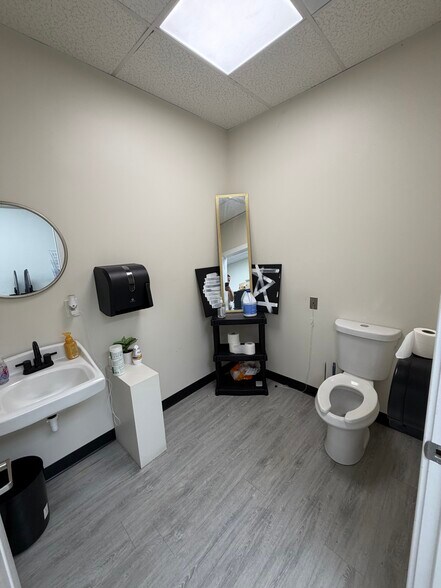 More Photos Of 5 National Dr, Windsor Locks Unknown For Lease