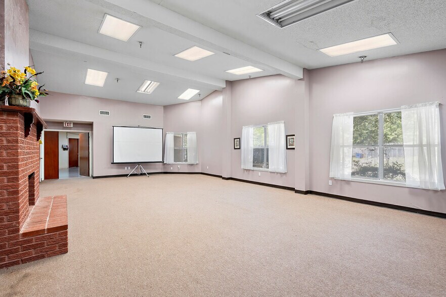 More Photos Of 510 E Bonham St, Jefferson Medical For Sale