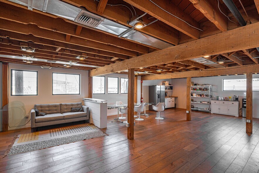 More Photos Of 2159 Bay St, Los Angeles Unknown For Lease
