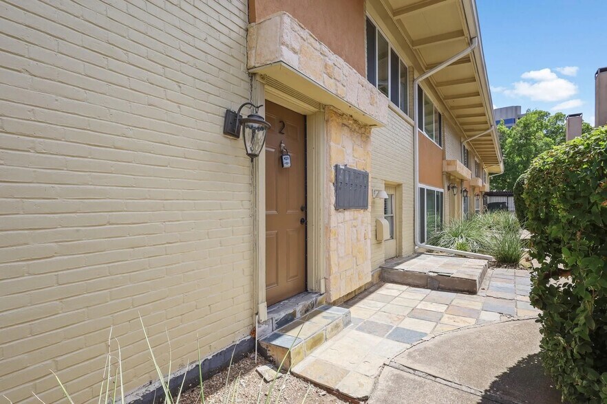 More Photos Of 4136 Cole Ave, Dallas Apartments For Sale