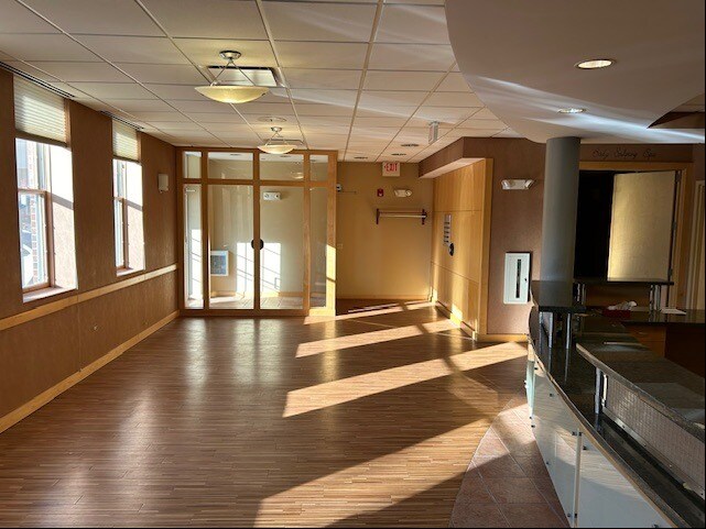 More Photos Of 2009 Warrenville Rd, Lisle Office For Lease