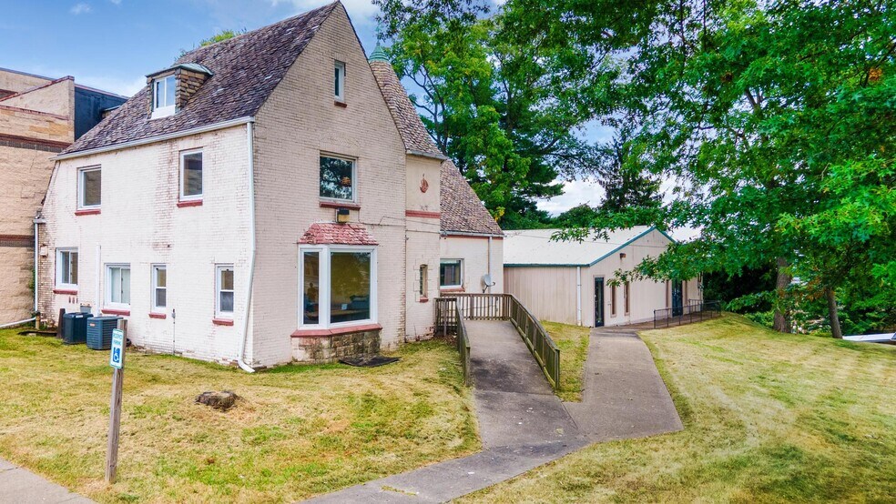 Primary Photo Of 3045 Pennsylvania Ave, Weirton Medical For Sale