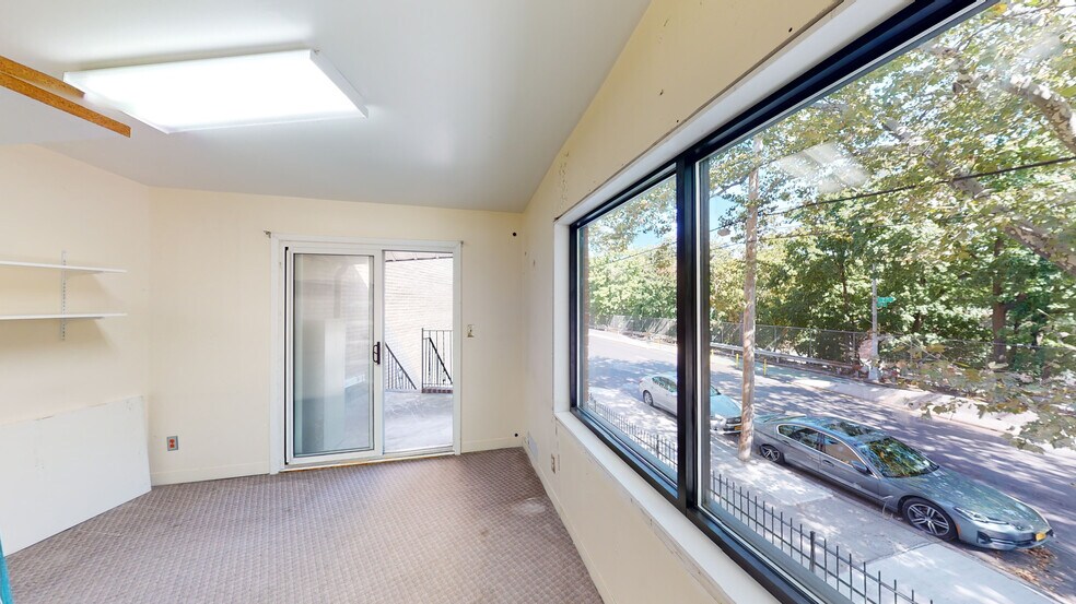 More Photos Of 7606 7th Ave, Brooklyn Office For Lease