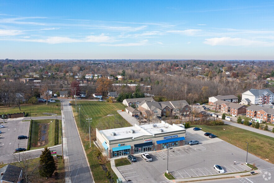 More Photos Of 2412-2426 Sarah Ln, Crescent Springs Storefront For Lease