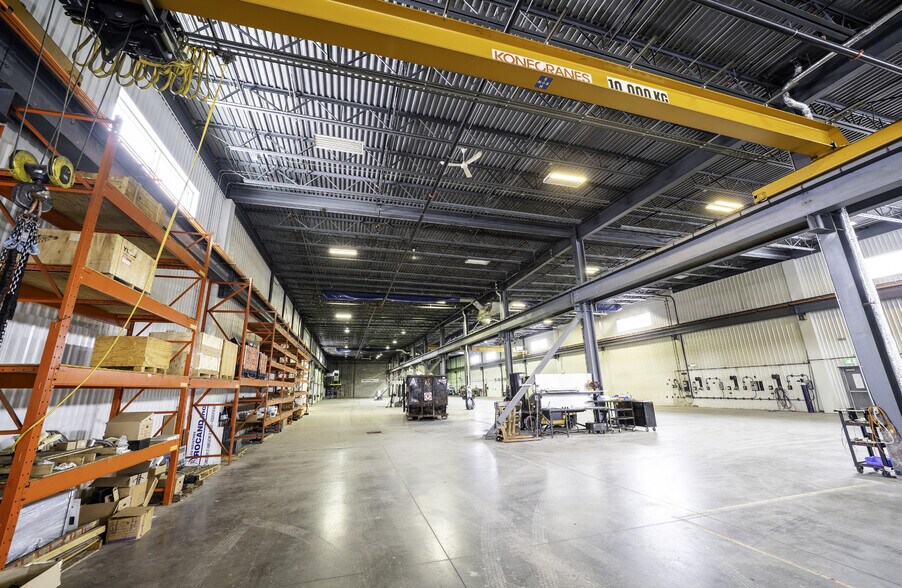 More Photos Of 2511 Boul Du Parc-Technologique, Québec Manufacturing For Sale