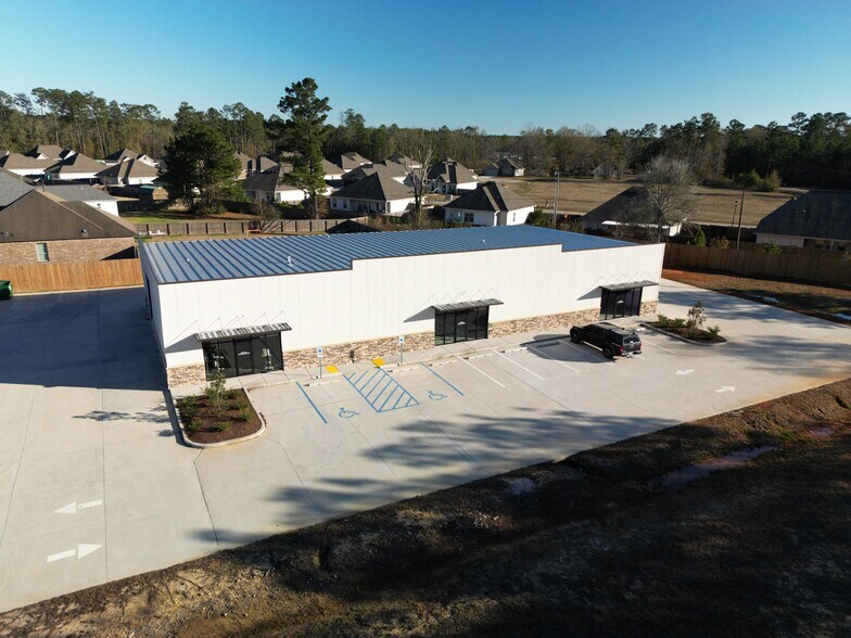 Primary Photo Of 23516 Haven Blvd, Ponchatoula General Retail For Sale