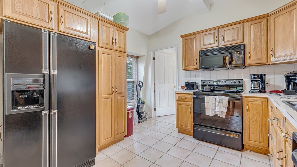 More Photos Of 207 W Broad St, Bethlehem Office For Sale