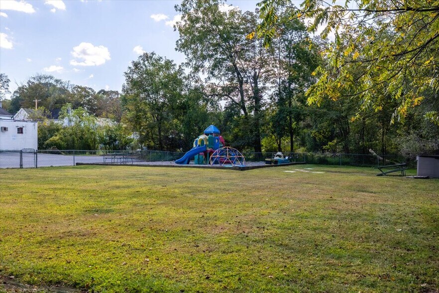 More Photos Of 2241 Ridge Rd, Bangor Flex For Sale