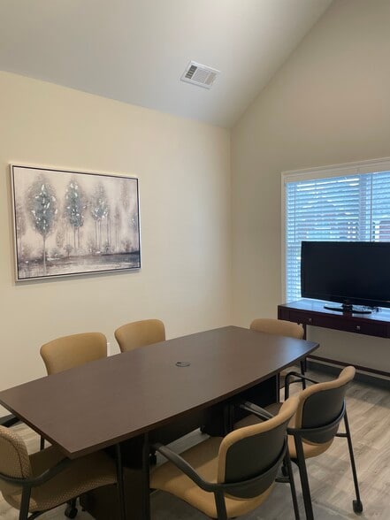 More Photos Of 247 River Park North Dr, Woodstock Medical For Sale