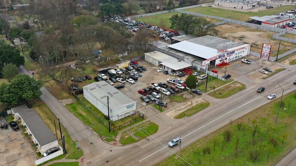 More Photos Of 7215 N Shepherd Dr, Houston Auto Repair For Sale