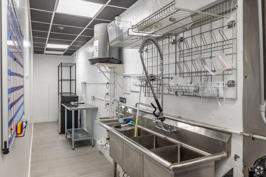 More Photos Of 1290 Lantana Rd, Lake Worth Convenience Store For Lease