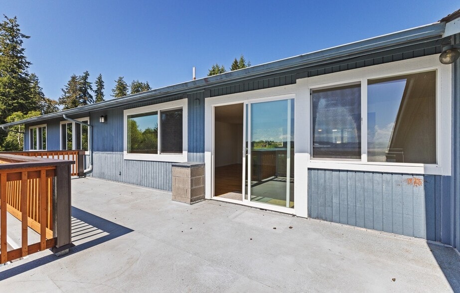 More Photos Of 67552 East Bay Rd, North Bend Storefront Retail Residential For Sale