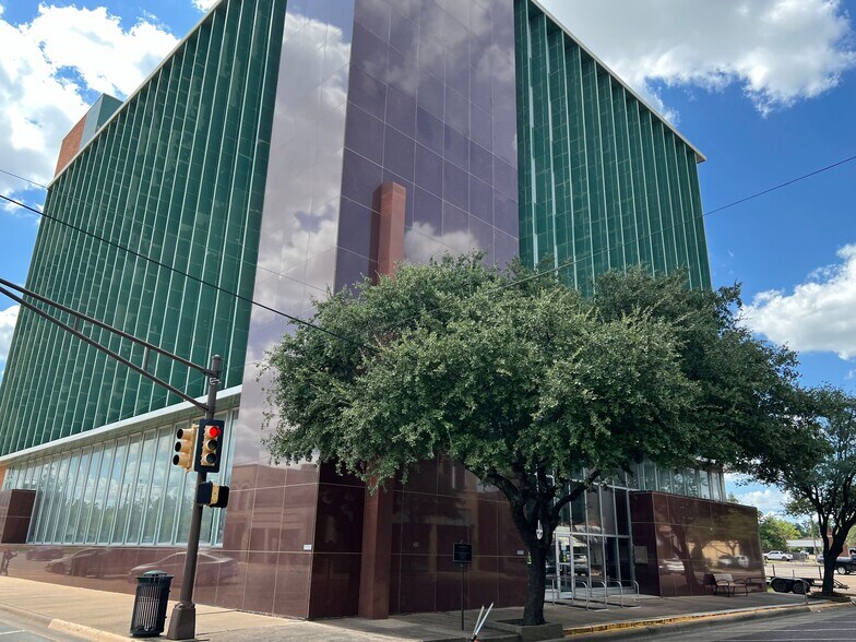 More Photos Of 100 N Main St, Corsicana Office Residential For Sale