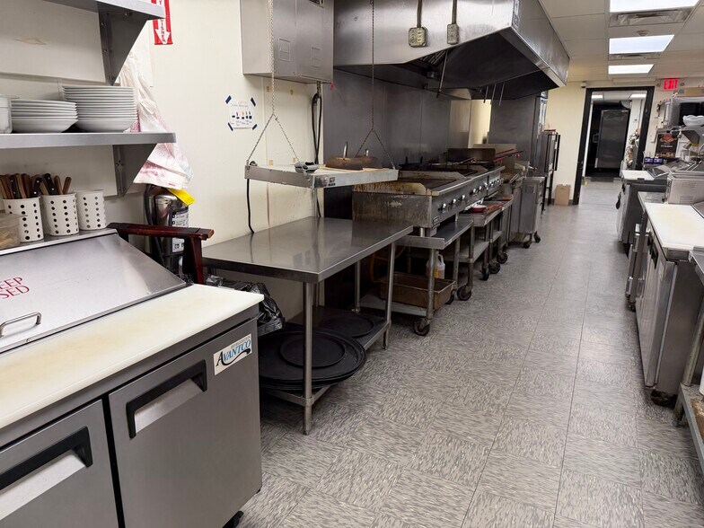 More Photos Of 617 S Washington St, New Paris Bar For Sale