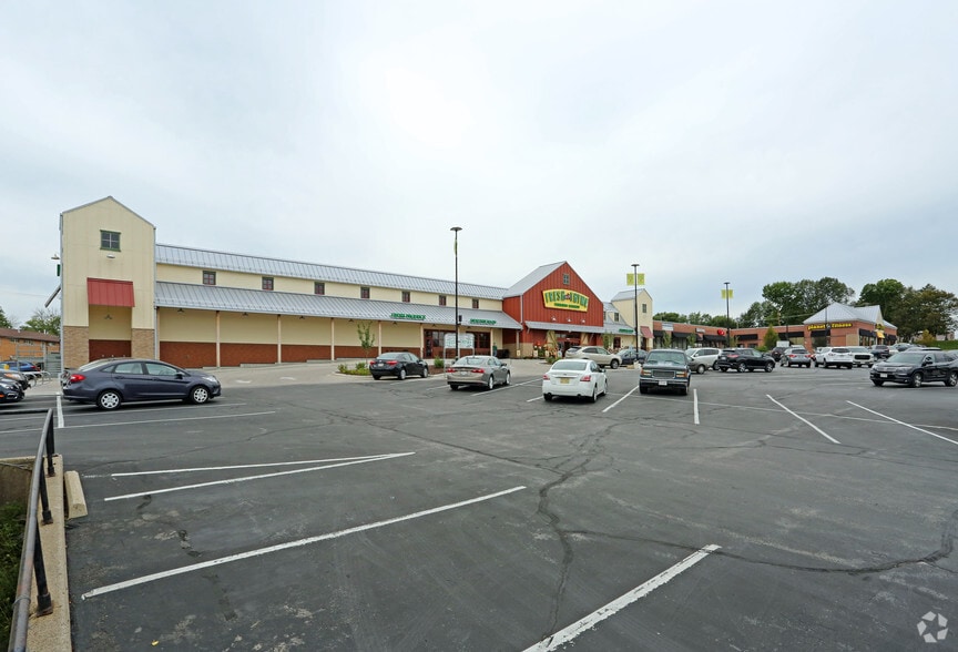 More Photos Of N89W16815-N89W16899 Appleton Ave, Menomonee Falls Unknown For Lease