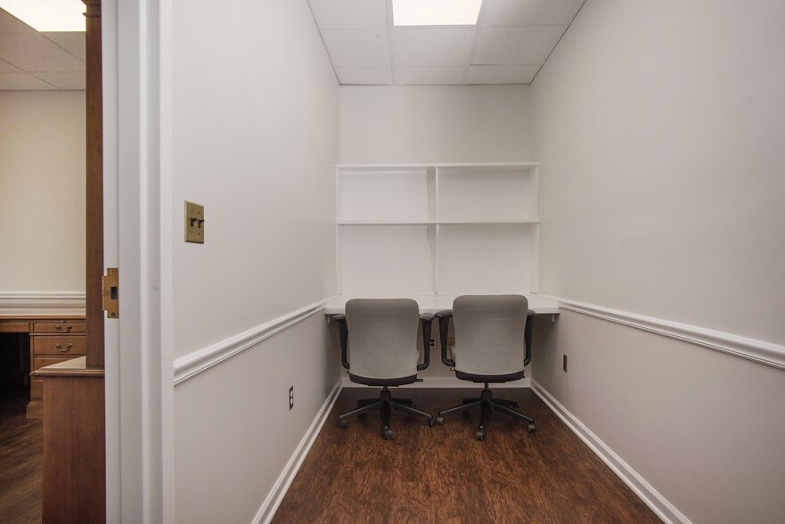 More Photos Of 59-67 Elm St, New Canaan Storefront For Lease