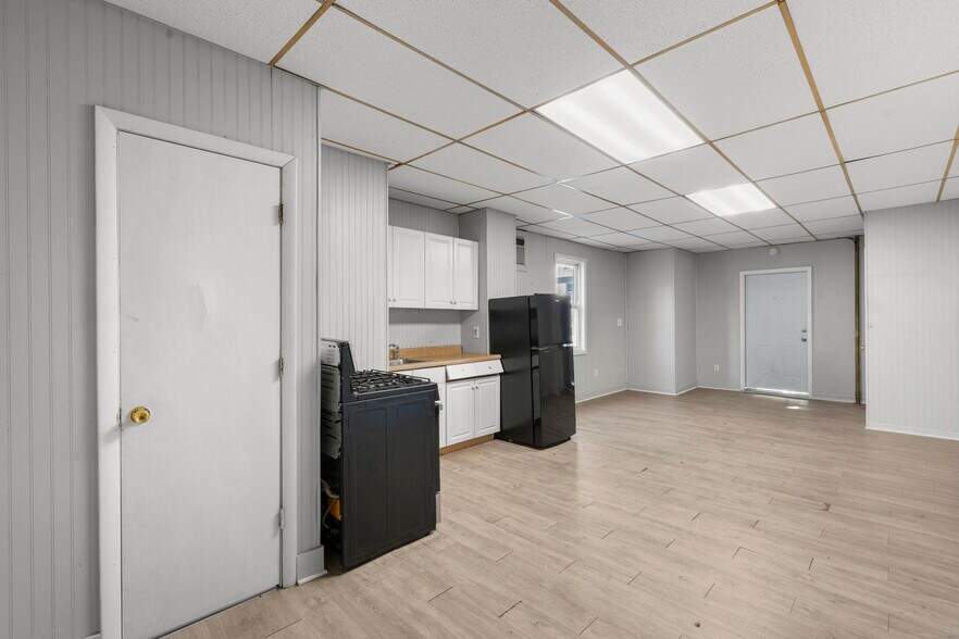 More Photos Of 74 Holmes Ave, Waterbury Storefront Retail Residential For Sale