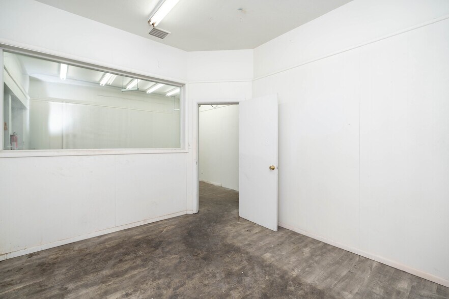 More Photos Of 425 E 58th St, Los Angeles Warehouse For Lease