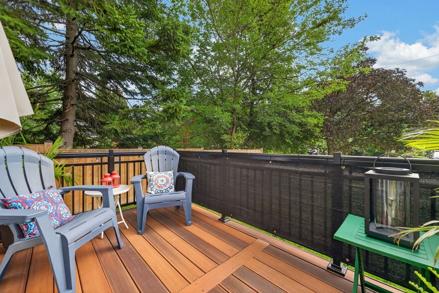 More Photos Of 10 Lincoln St, Ajax Apartments For Sale