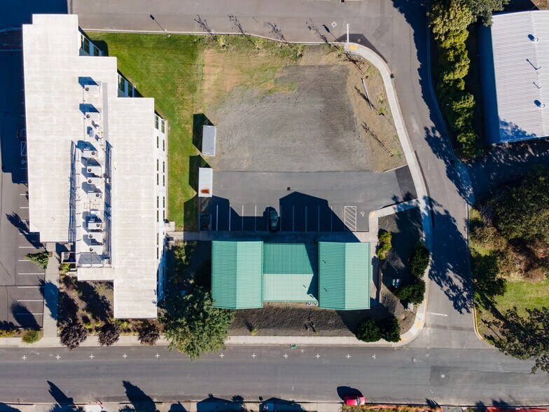 More Photos Of 200 N Wasco Ct, Hood River Warehouse For Sale