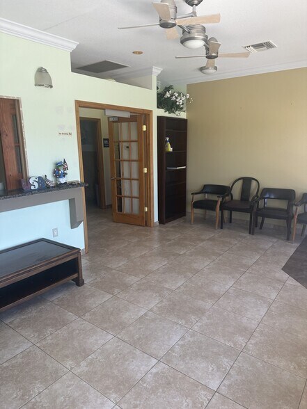 More Photos Of 406 N Indiana Ave, Englewood Medical For Sale
