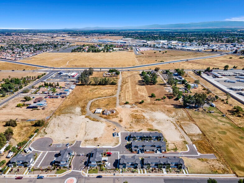 More Photos Of 5860 W Santa Ana Ave, Fresno Apartments For Sale