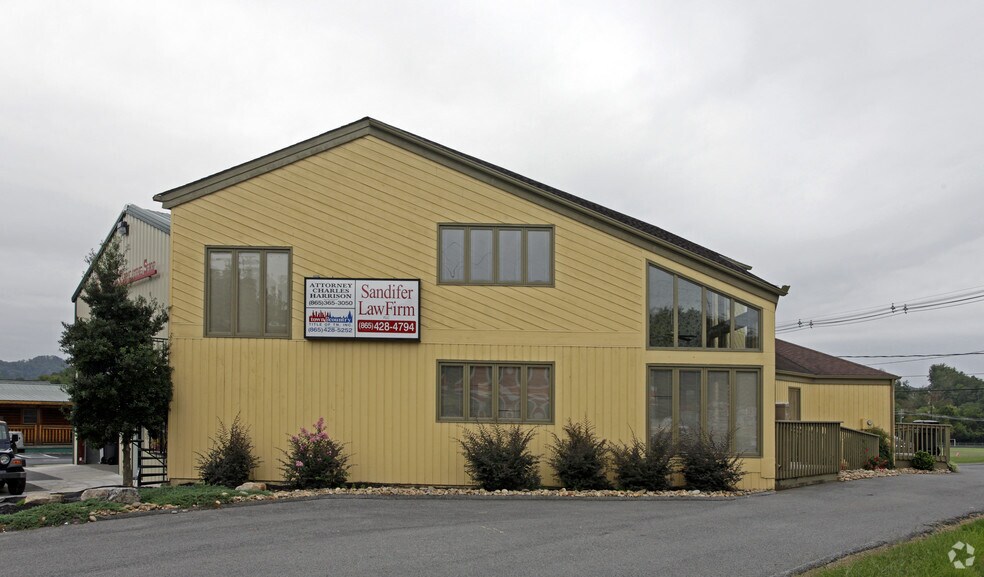 More Photos Of 320 Wears Valley Rd, Pigeon Forge Loft Creative Space For Sale