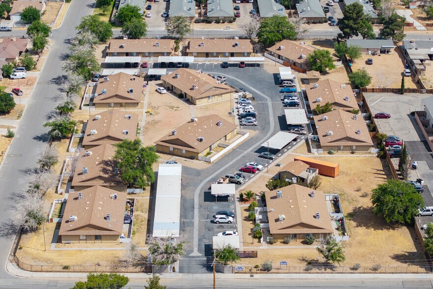 More Photos Of 11200 Chamberlaine Way, Adelanto Apartments For Sale