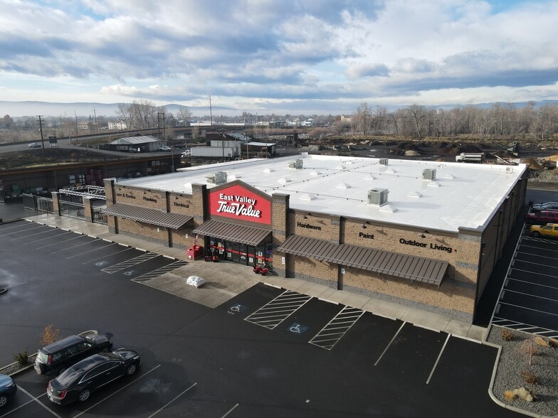 Primary Photo Of 104 Butterfield Rd, Yakima General Retail For Sale