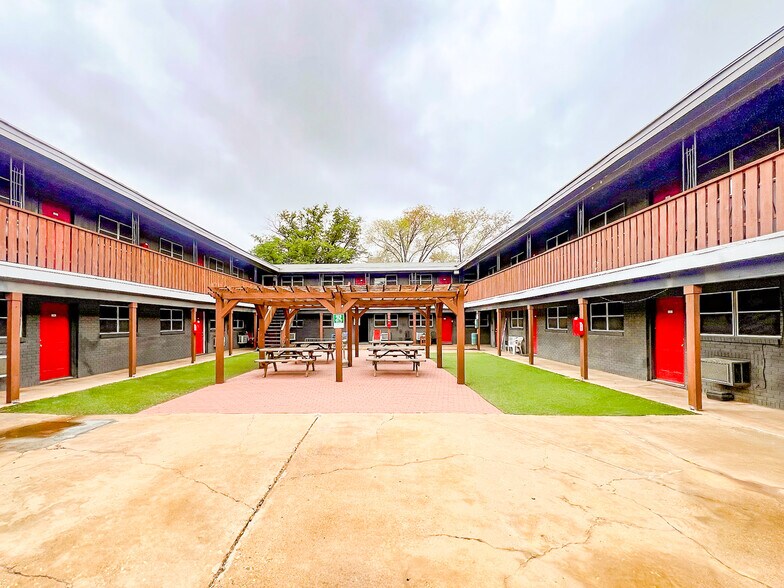 More Photos Of 1809 14th St, Lubbock Apartments For Sale