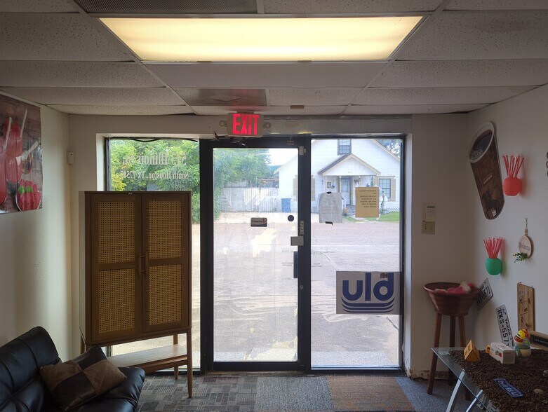 More Photos Of 513 Illinois St, South Houston Industrial For Sale