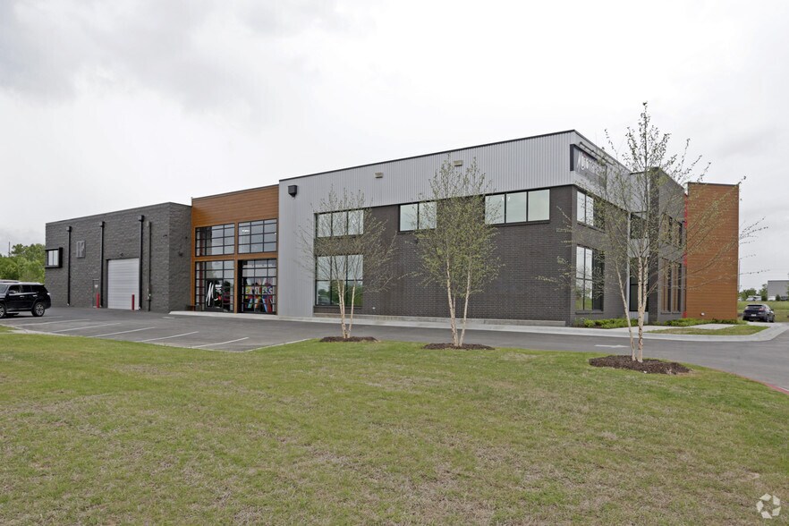 More Photos Of 205 SE 22nd St, Bentonville Office For Sale