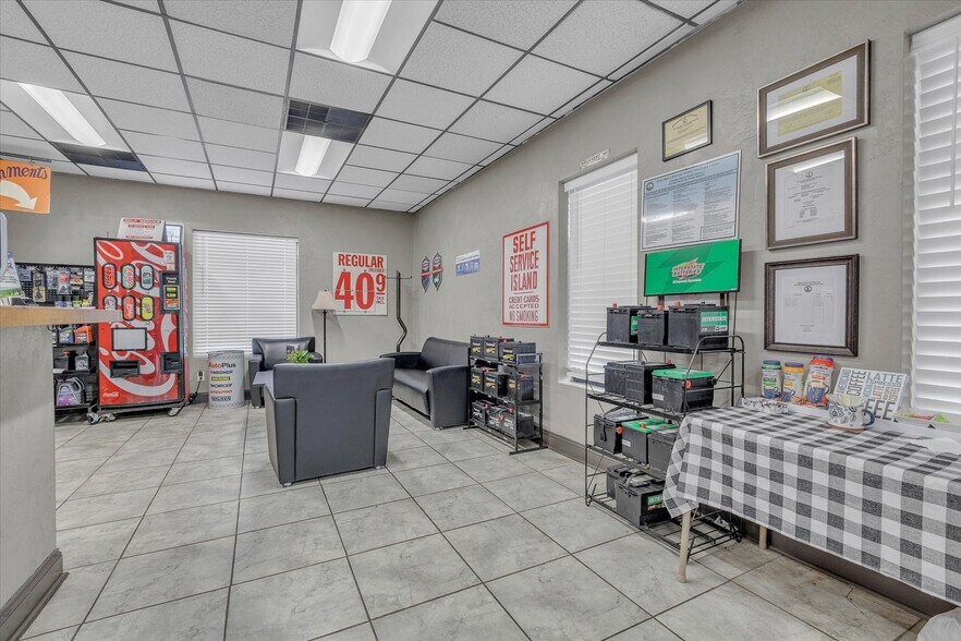More Photos Of 1474 Peters Creek Rd NW, Roanoke Auto Repair For Sale