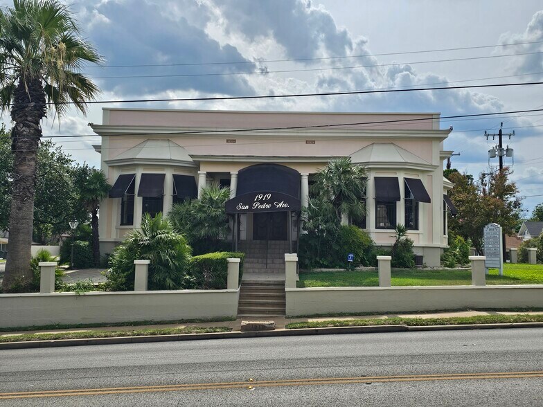 More Photos Of 1919 San Pedro Ave, San Antonio Office For Sale