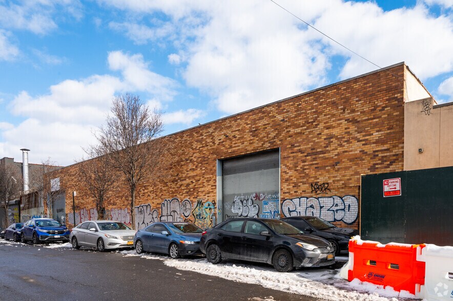More Photos Of 913 Edgewater Rd, Bronx Industrial For Lease