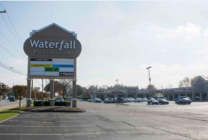 More Photos Of 5623-5725 Dixie Hwy, Waterford Unknown For Lease