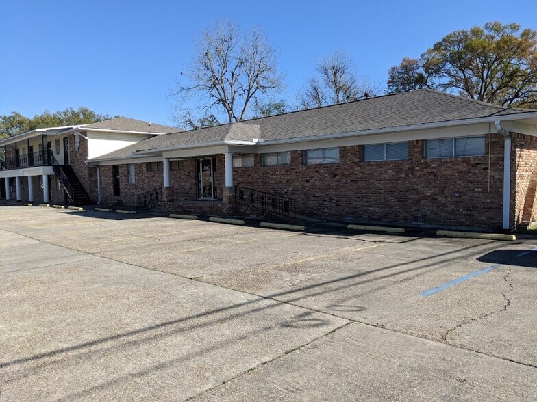 More Photos Of 214 S Burnside Ave, Gonzales Medical For Lease